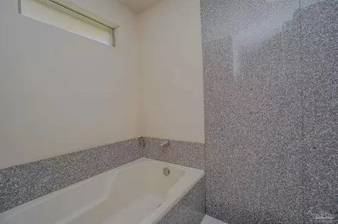 Bath - 5264 Moore Loop, Crestview, FL 32536 photo 6 of 7