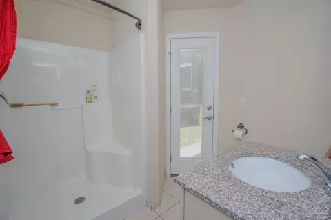 Bath - 5264 Moore Loop, Crestview, FL 32536 photo 2 of 7