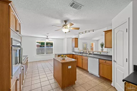 Kitchen - 5092 E Spencer Field Rd, Pace, FL 32571 photo 3 of 8