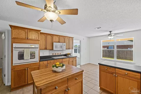 Kitchen - 5092 E Spencer Field Rd, Pace, FL 32571 photo 6 of 8