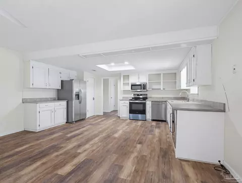 Kitchen - 6536 Daniel Griffis Rd, Jay, FL 32565 photo 4 of 5
