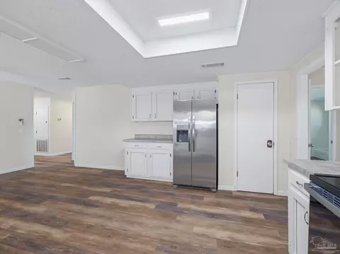 Kitchen - 6536 Daniel Griffis Rd, Jay, FL 32565 photo 3 of 5