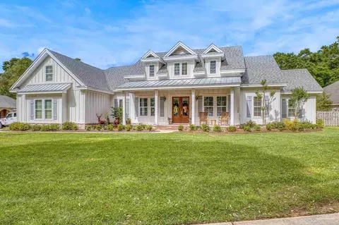 2031 Rambling Oaks Dr, Cantonment, FL 32533