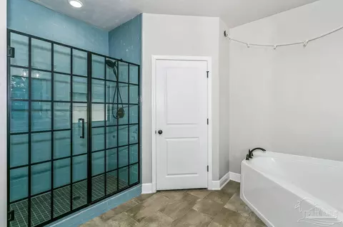 Bath - 3875 Shady Grove Dr, Pace, FL 32571 photo 2 of 3