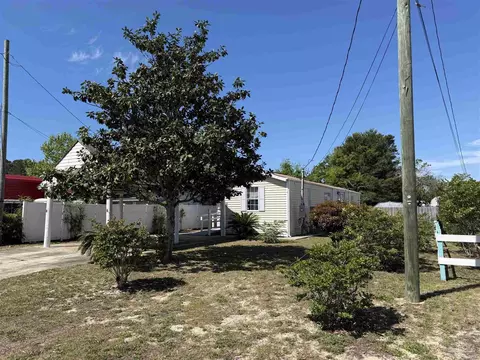 1911 Ambassador Dr, Gulf Breeze, FL 32563