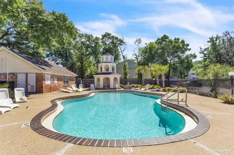 501 E Burgess Rd #F5, Pensacola, FL 32504