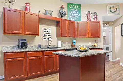 Kitchen - 5455 Turbine Way, Pace, FL 32571 photo 5 of 5