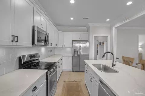 Kitchen - 5380 Adeline Cir, Pace, FL 32571 photo 3 of 4