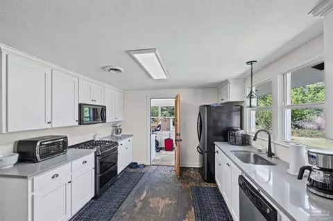Kitchen - 1985 Tate Rd, Cantonment, FL 32533 photo 4 of 9