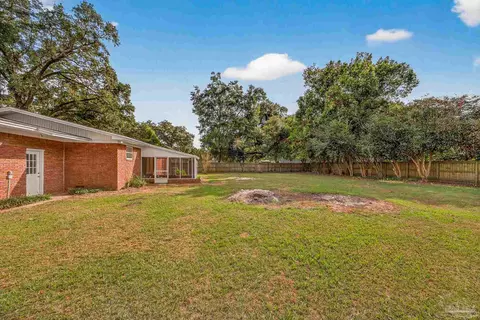 Exterior - 4673 Van Horn Rd, Milton, FL 32583 photo 2 of 5