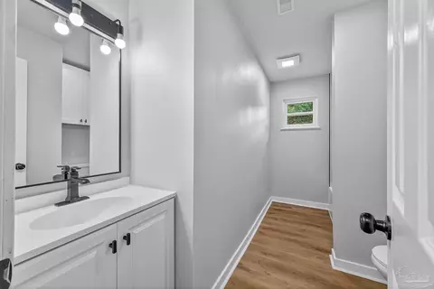 Entry Way - 4673 Van Horn Rd, Milton, FL 32583 photo 4 of 5