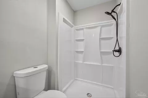 Bath - 4673 Van Horn Rd, Milton, FL 32583 photo 5 of 6