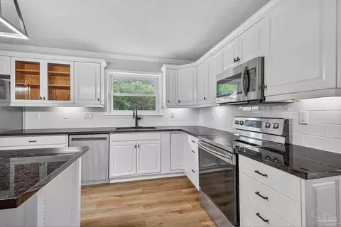 Kitchen - 4673 Van Horn Rd, Milton, FL 32583 photo 7 of 7
