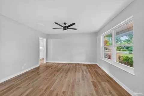 Living - 4673 Van Horn Rd, Milton, FL 32583 photo 2 of 5