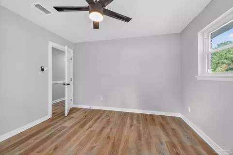 Bedroom - 4673 Van Horn Rd, Milton, FL 32583 photo 4 of 5