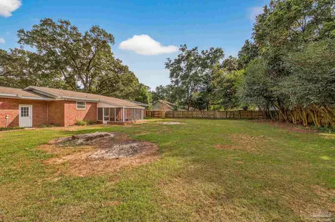 Exterior - 4673 Van Horn Rd, Milton, FL 32583 photo 3 of 5