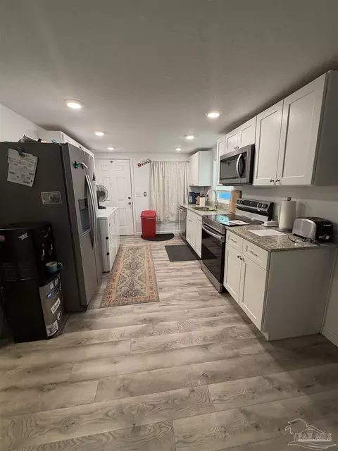 Kitchen - 4532 Limit St, Milton, FL 32583 photo 1 of 2