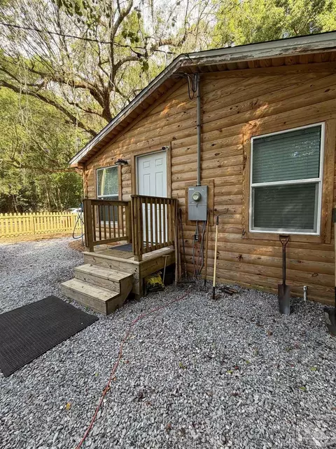 Exterior - 4532 Limit St, Milton, FL 32583 photo 3 of 4