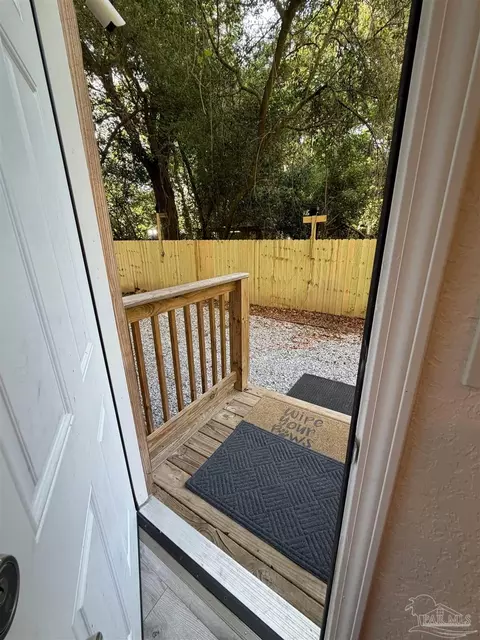 Exterior - 4532 Limit St, Milton, FL 32583 photo 4 of 4