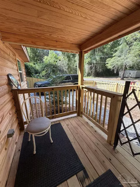 Exterior - 4532 Limit St, Milton, FL 32583 photo 1 of 4