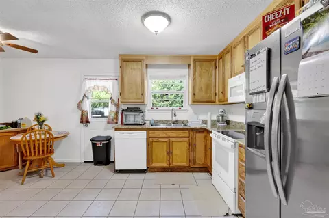 Kitchen - 5131 Oakleaf Dr, Pace, FL 32571 photo 1 of 3