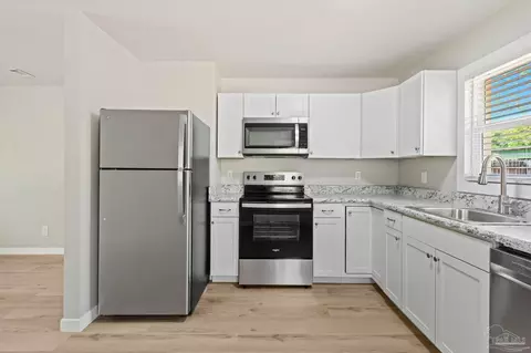 Kitchen - 3281 Mason Rd, Walnut Hill, FL 32568 photo 2 of 6