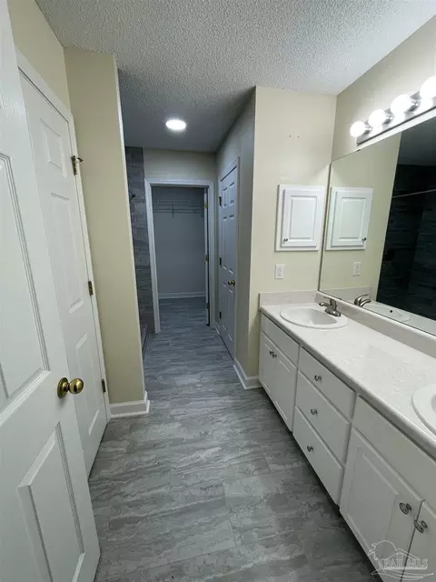 Bath - 11739 Old Course Rd, Cantonment, FL 32533 photo 3 of 5