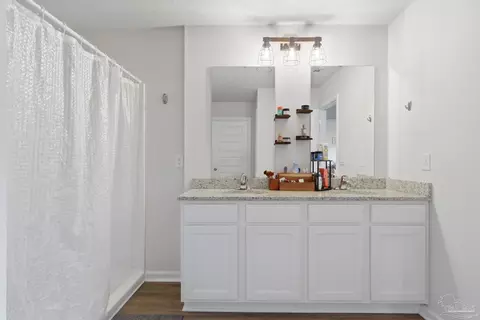 Entry Way - 8653 Tarsus Dr, Milton, FL 32583 photo 4 of 6