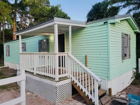5650 Charter Cir, Gulf Breeze, FL 32563
