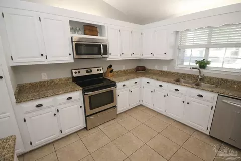 Kitchen - 5044 Ponitz Pkwy, Pace, FL 32571 photo 2 of 5