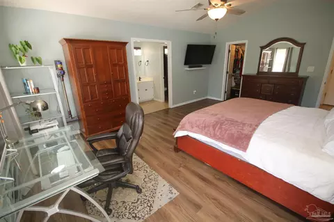Bedroom - 5044 Ponitz Pkwy, Pace, FL 32571 photo 4 of 10