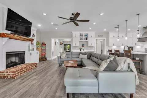 Living - 107 Countri Ln, Cantonment, FL 32533 photo 3 of 4
