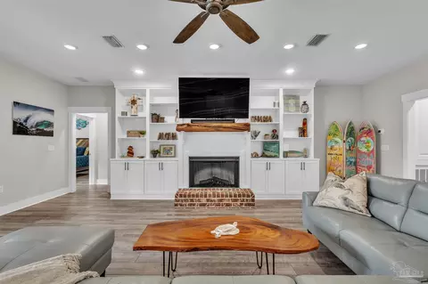 Living - 107 Countri Ln, Cantonment, FL 32533 photo 4 of 4
