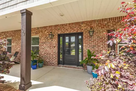 107 Countri Ln, Cantonment, FL 32533