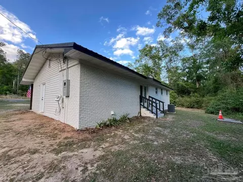 Exterior - 10501 Hwy 97 A, Mcdavid, FL 32568 photo 1 of 5