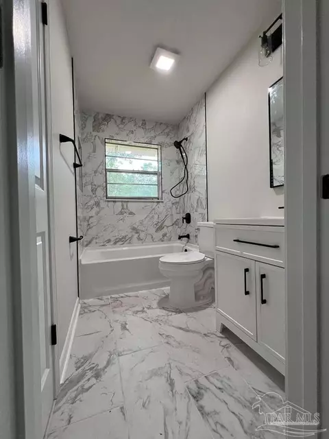 Bath - 10501 Hwy 97 A, Mcdavid, FL 32568 photo 1 of 4