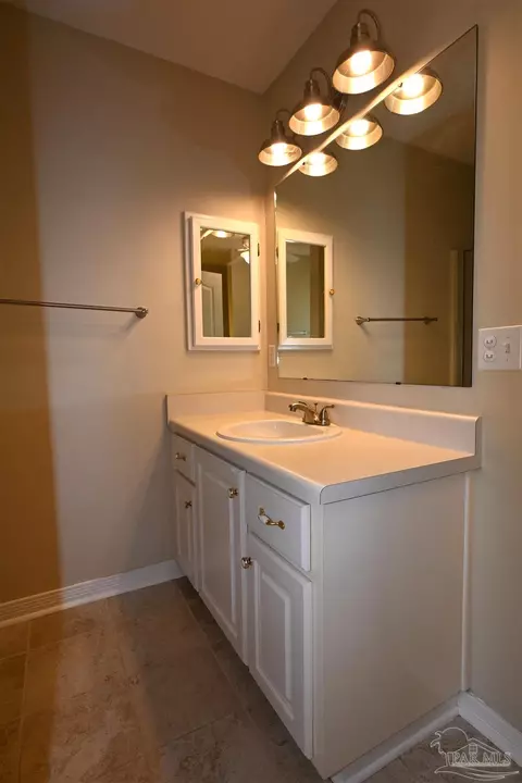 Bath - 6000 Osage Trl, Milton, FL 32570 photo 3 of 5