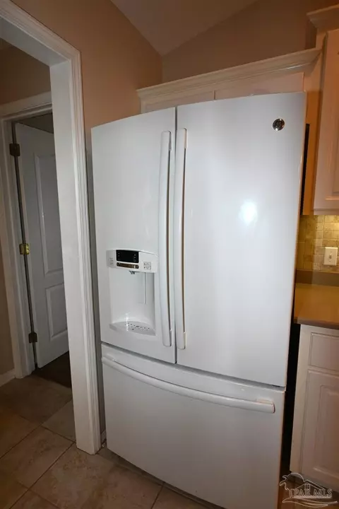 Kitchen - 6000 Osage Trl, Milton, FL 32570 photo 5 of 5