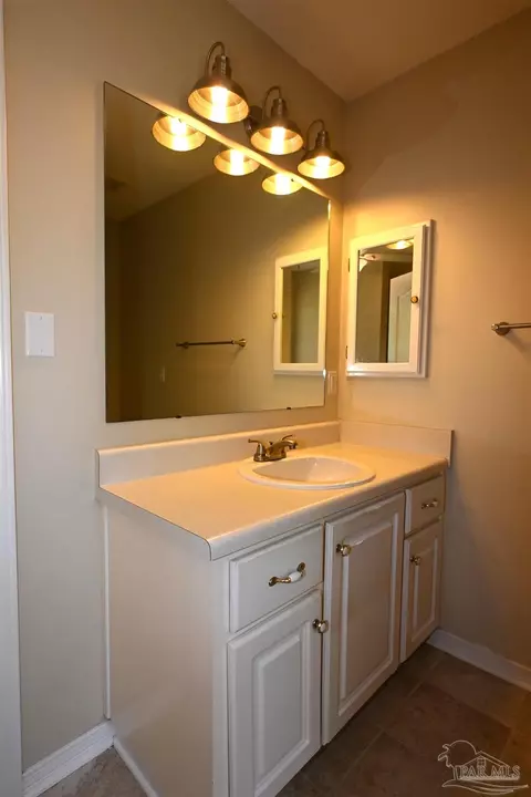 Bath - 6000 Osage Trl, Milton, FL 32570 photo 4 of 5