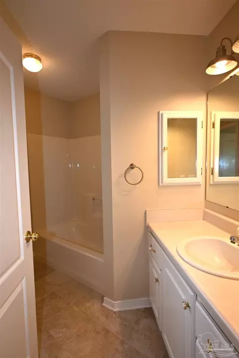 Bath - 6000 Osage Trl, Milton, FL 32570 photo 5 of 5