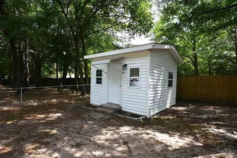 Exterior - 6000 Osage Trl, Milton, FL 32570 photo 12 of 17