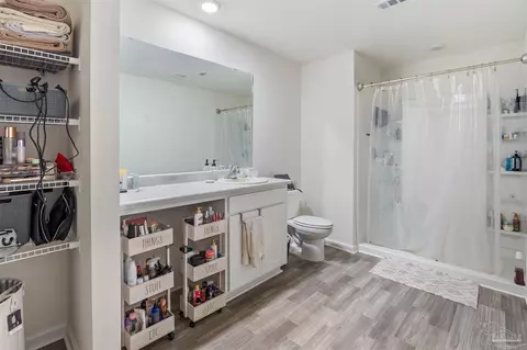 Bath - 6429 June Bug Dr, Milton, FL 32583 photo 1 of 2