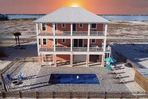 7537 White Sands Blvd, Navarre, FL 32566
