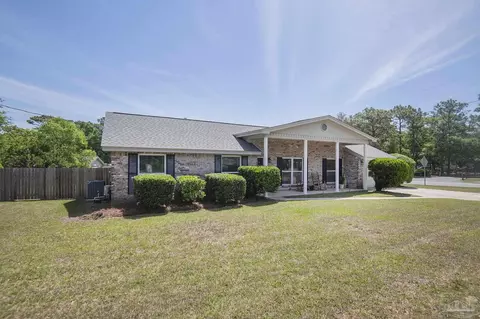 5700 Langley Cir, Pensacola, FL 32504