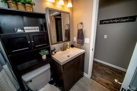 Bath - 7201 Pro Ln, Milton, FL 32570 photo 4 of 4