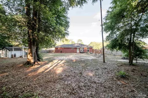 Exterior - 7201 Pro Ln, Milton, FL 32570 photo 7 of 9