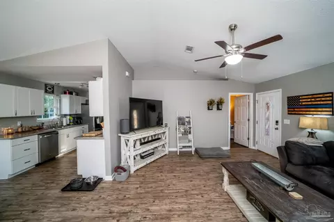 Entry Way - 7201 Pro Ln, Milton, FL 32570 photo 1 of 4
