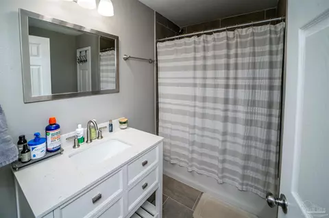 Bath - 7201 Pro Ln, Milton, FL 32570 photo 1 of 4