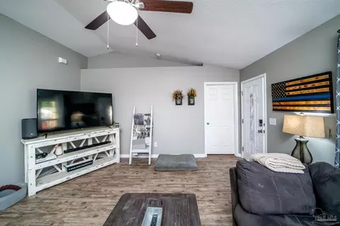 Entry Way - 7201 Pro Ln, Milton, FL 32570 photo 4 of 4