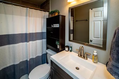 Bath - 7201 Pro Ln, Milton, FL 32570 photo 3 of 4